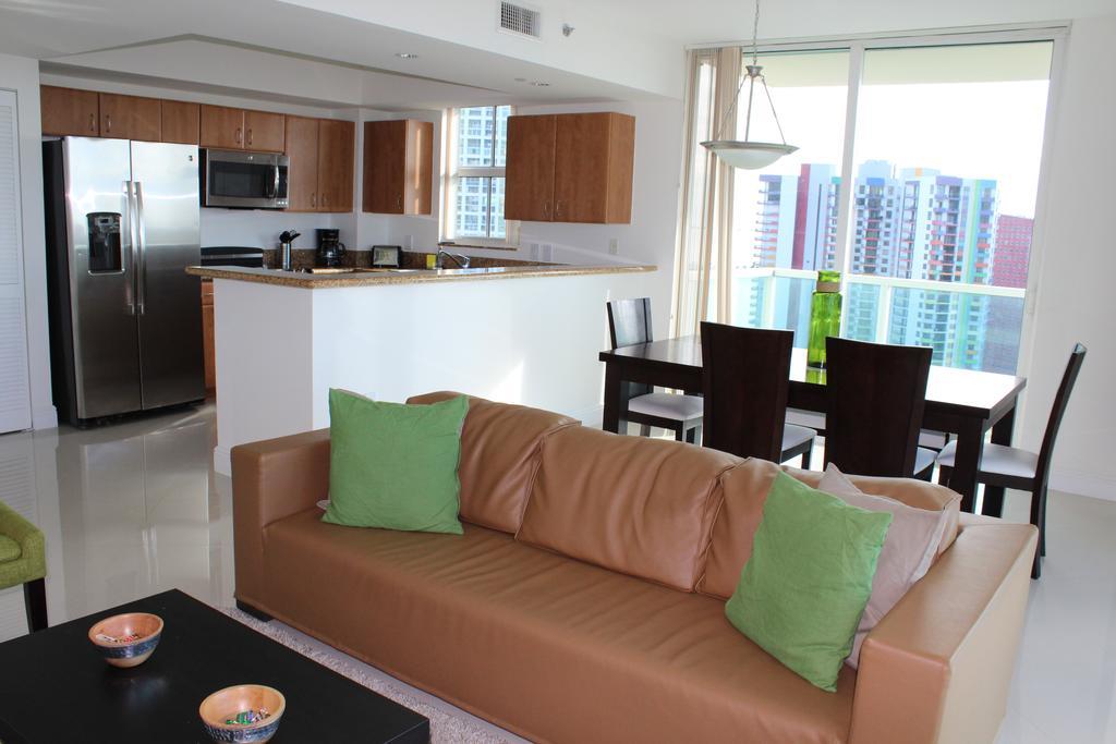 Lyx Suites At One Broadway In Brickell Майами Экстерьер фото